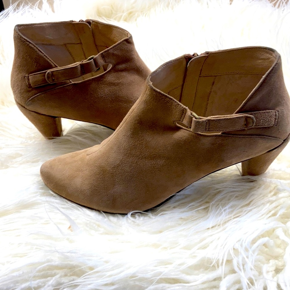 Tsubo Heeled ankle booties tan 8.5M